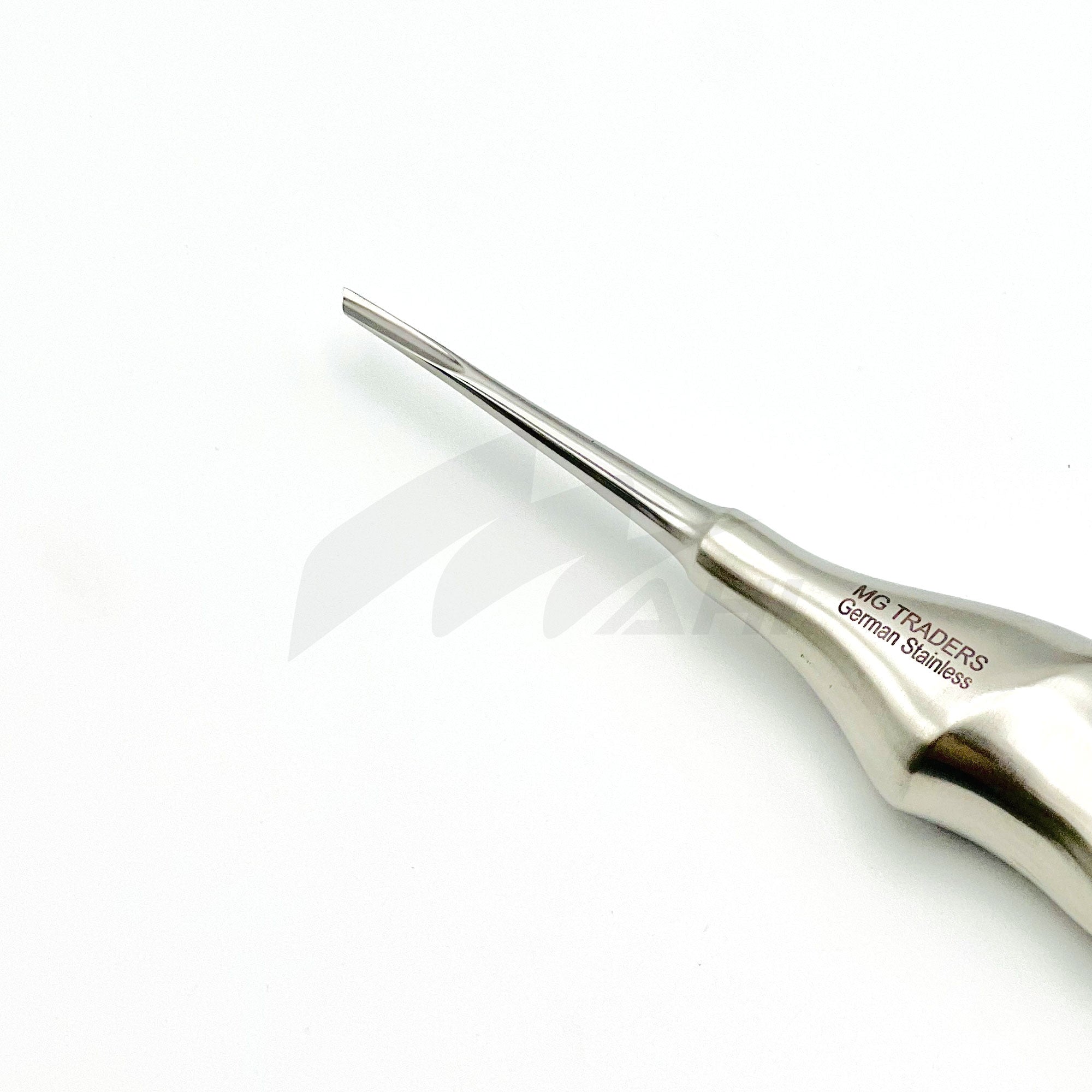 <b>MGD 207</b><br>Coupland Gouge Root Elevator (Right) – German Stainless Steel