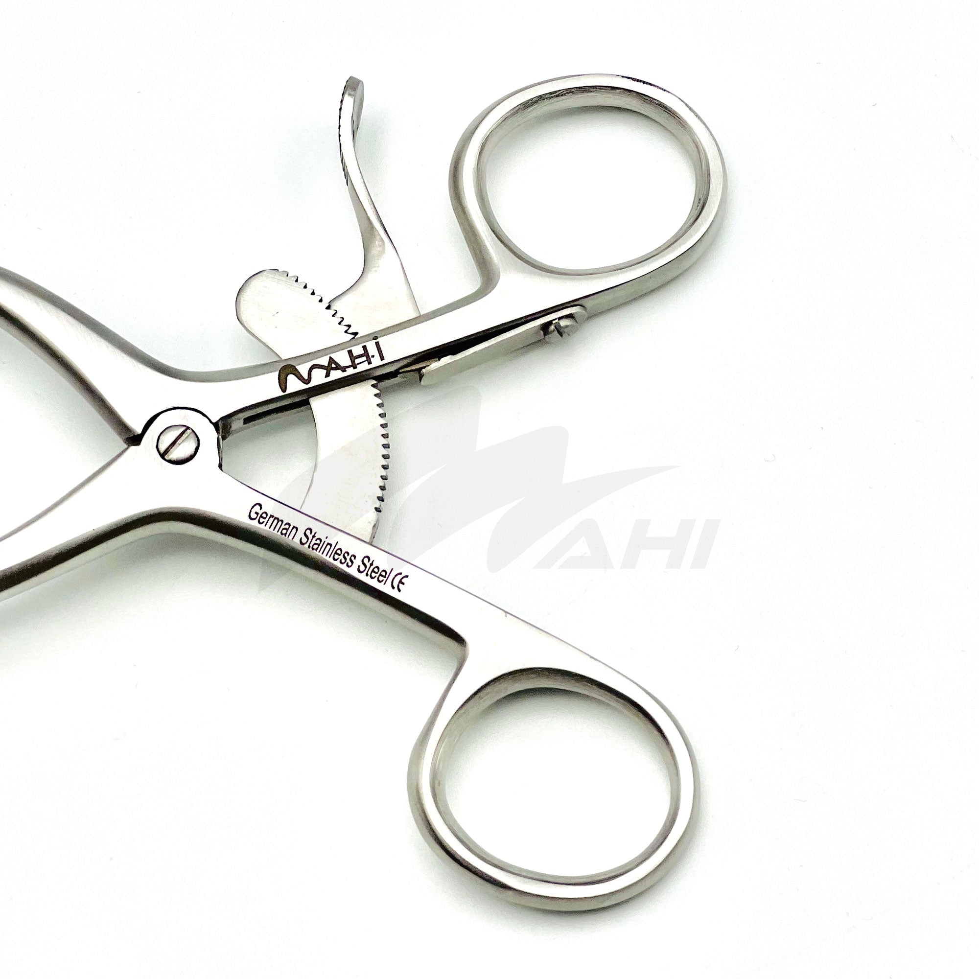 <b>MGS 205</b><br> Self-Retaining Retractor 16cm German Stainless Steel